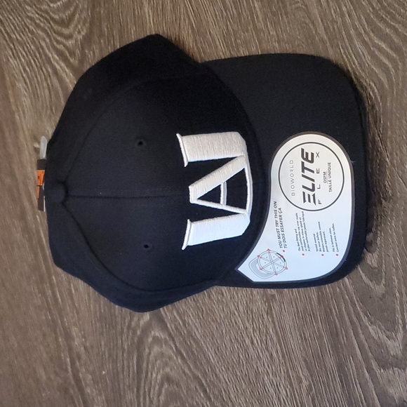 MHA Streth Pre Curve Snapback - my Hero Academia Brand New - Picture 1 of 7